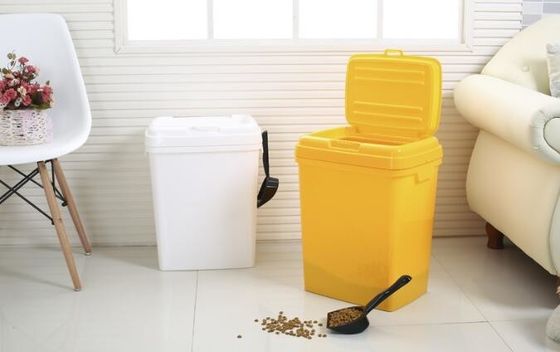 Pet food plastic pails with lid, dog /cat food plastic bucket/barrels, square plastic pail bucket with handle and lid fo